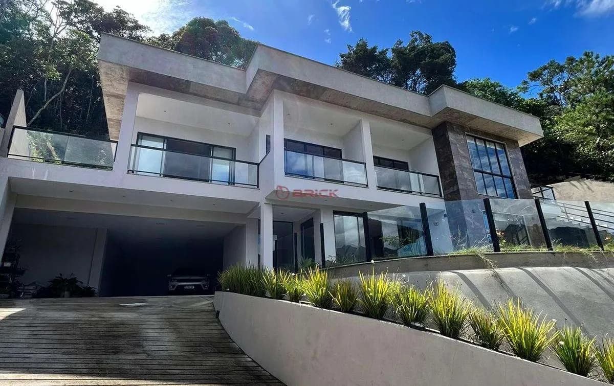 Casa com 3 suítes sendo uma master, 350 m² no Panorama - Teresópolis/RJ
