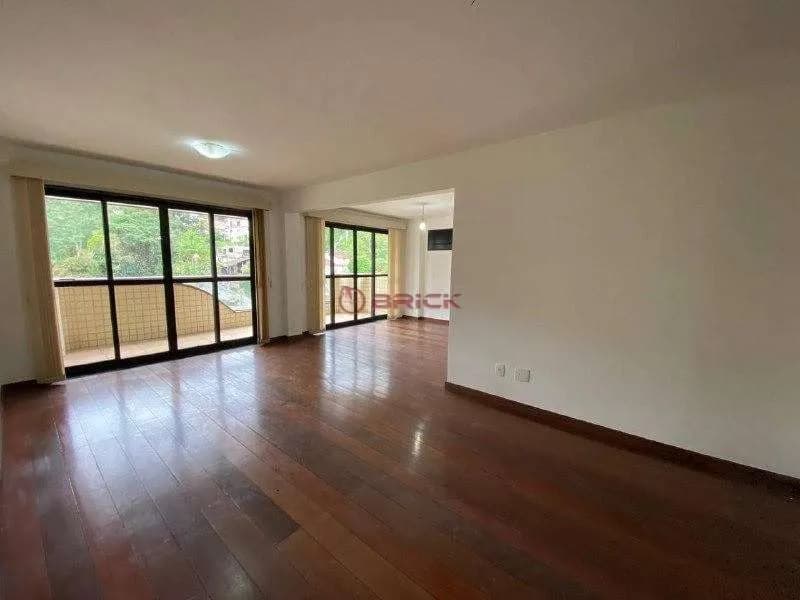 Cobertura duplex com 5 quartos sendo 3 suítes em Agriões - Teresópolis/RJ.