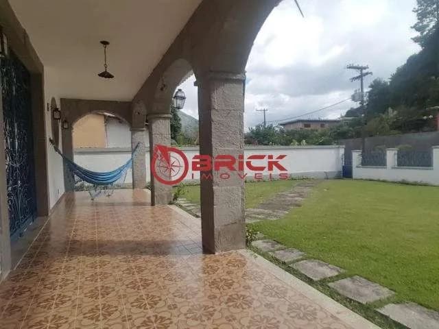 Casa à venda com 4 quartos sendo 2 suítes, 225 m² no Comary - Teresópolis/RJ.