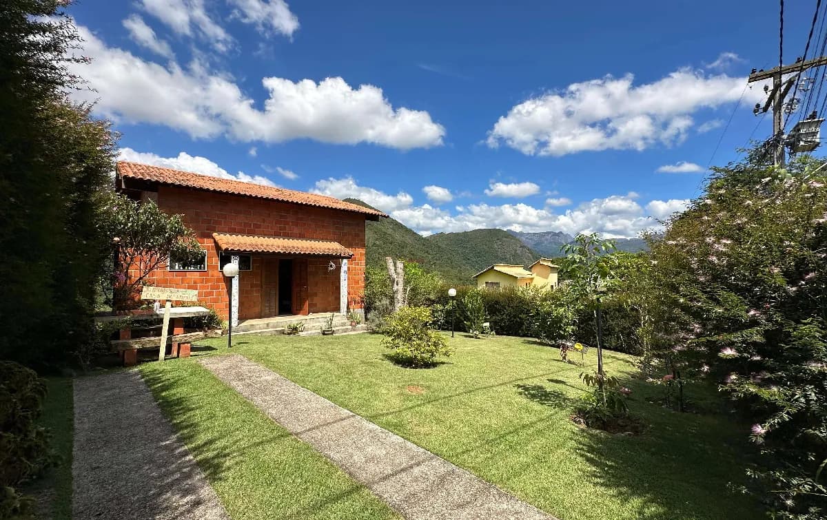 Casa em condomínio com 2 quartos sendo 1 suíte em Sebastiana - Teresópolis/RJ.