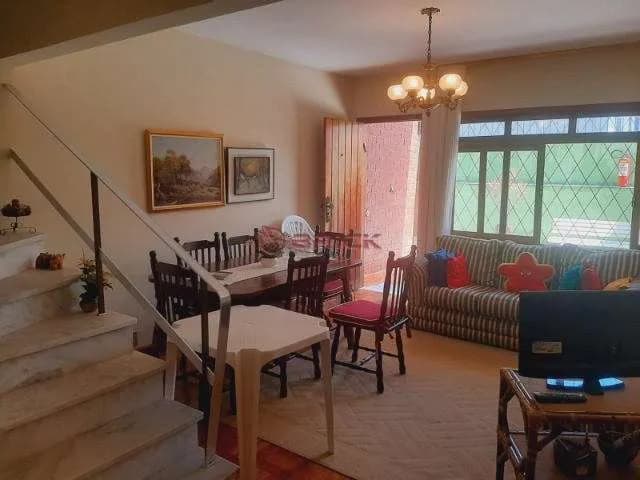 Casa com 3 quartos em condomínio no Alto - Teresópolis/RJ.