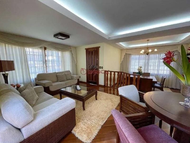 Casa com 4 suítes na Tijuca- Teresópolis/RJ.