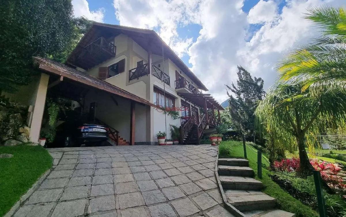 Casa com 5 suítes em condomínio em Quebra Frascos - Teresópolis/RJ