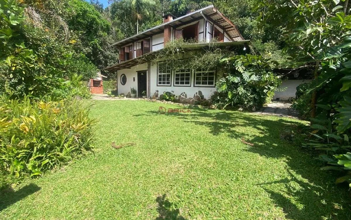 Casa independente com 10 quartos em Albuquerque - Teresópolis/RJ.