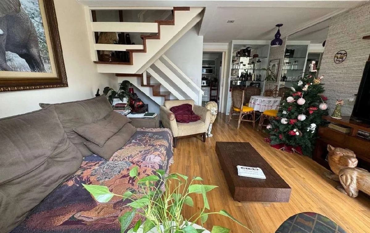 Casa com 3 suítes em condomínio na Várzea - Teresópolis/RJ