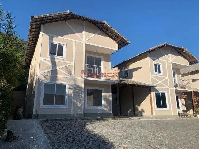 Casa com 4 quartos sendo 1 suíte em condomínio em Vargem Grande - Teresópolis/RJ.