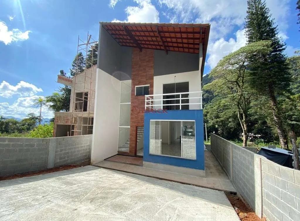 Casa com 4 suítes na Granja Guarani - Teresópolis/RJ