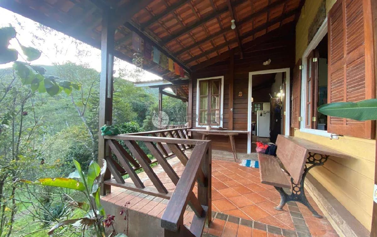 Casa de campo com 1.680 m² de terreno em Vieira - Teresópolis/RJ.