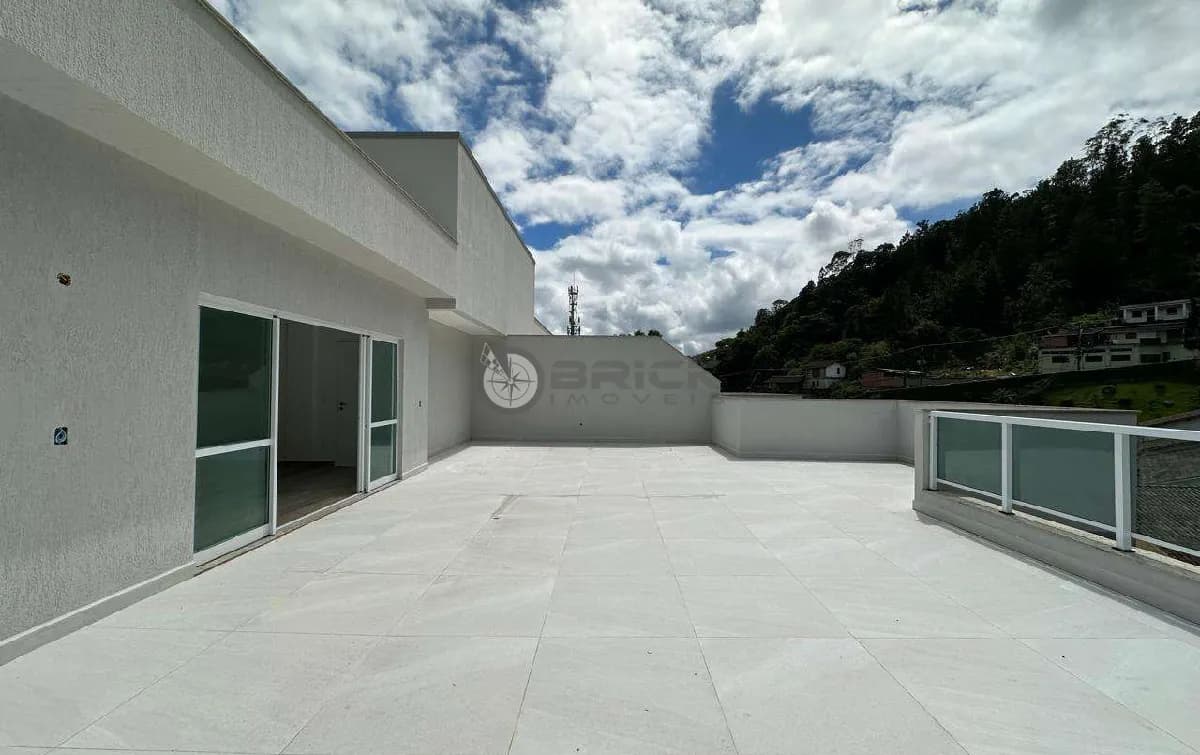 Cobertura linear com 2 suítes, 120 m² na Pimenteiras - Teresópolis/RJ.