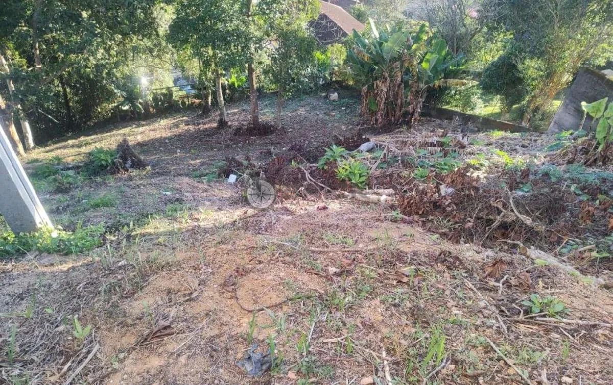 Terreno com 510 m² em declive no Parque São Luiz - Teresópolis/RJ.