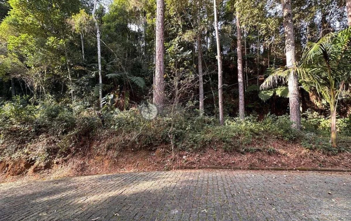 Terreno com 1.368 m² em condomínio no Parque do Imbuí - Teresópolis/RJ.