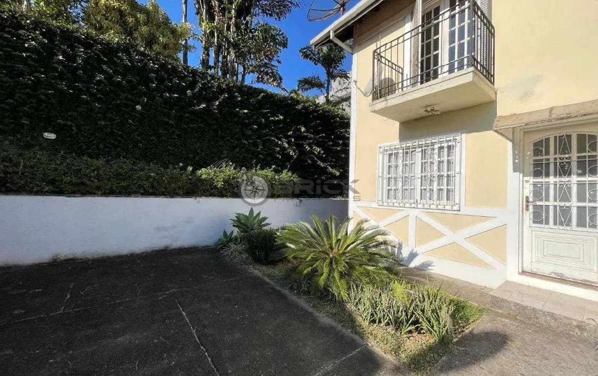 Casa em condomínio para venda com 2 quartos no Caxangá, Teresópolis/RJ.
