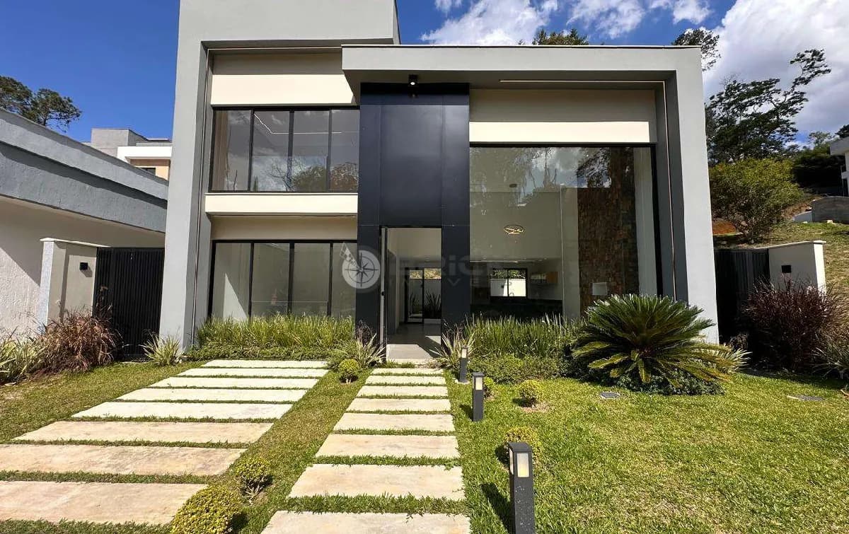 Casa com 3 suítes em condomínio na Posse - Teresópolis/RJ.