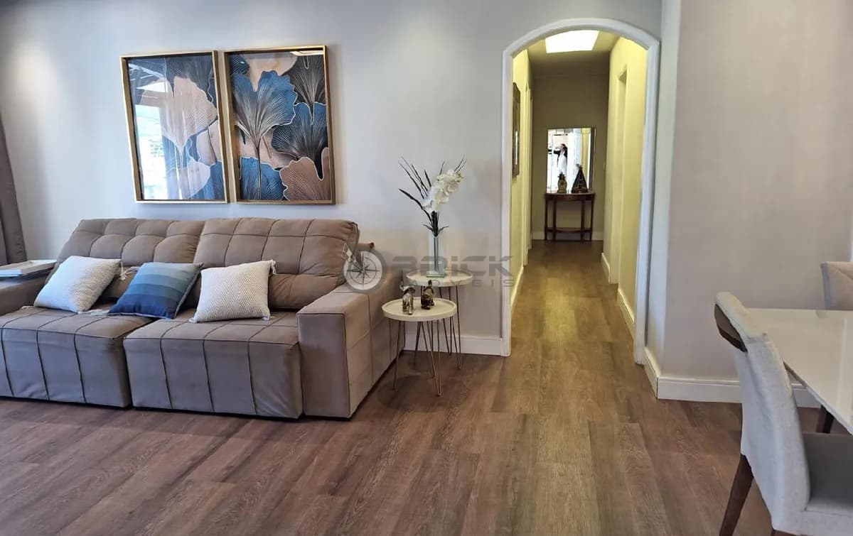 Casa independente à venda com 3 quartos sendo 1 suíte na Várzea - Teresópolis/RJ.