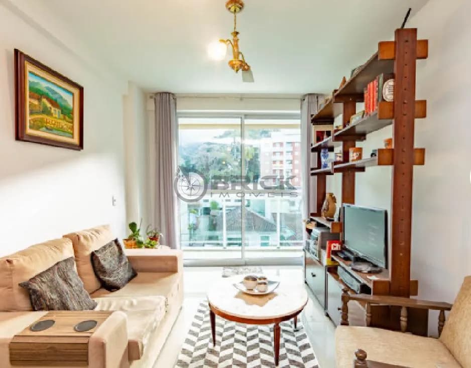 Apartamento com 2 quartos sendo 1 suíte + dependência em Agriões - Teresópolis/RJ.