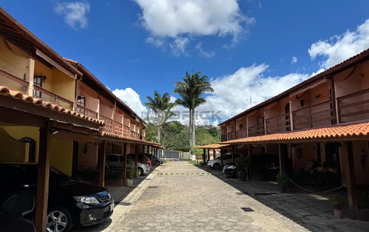 Casa para venda com 2 quartos, 76 m² no Parque São Luiz - Teresópolis/RJ.