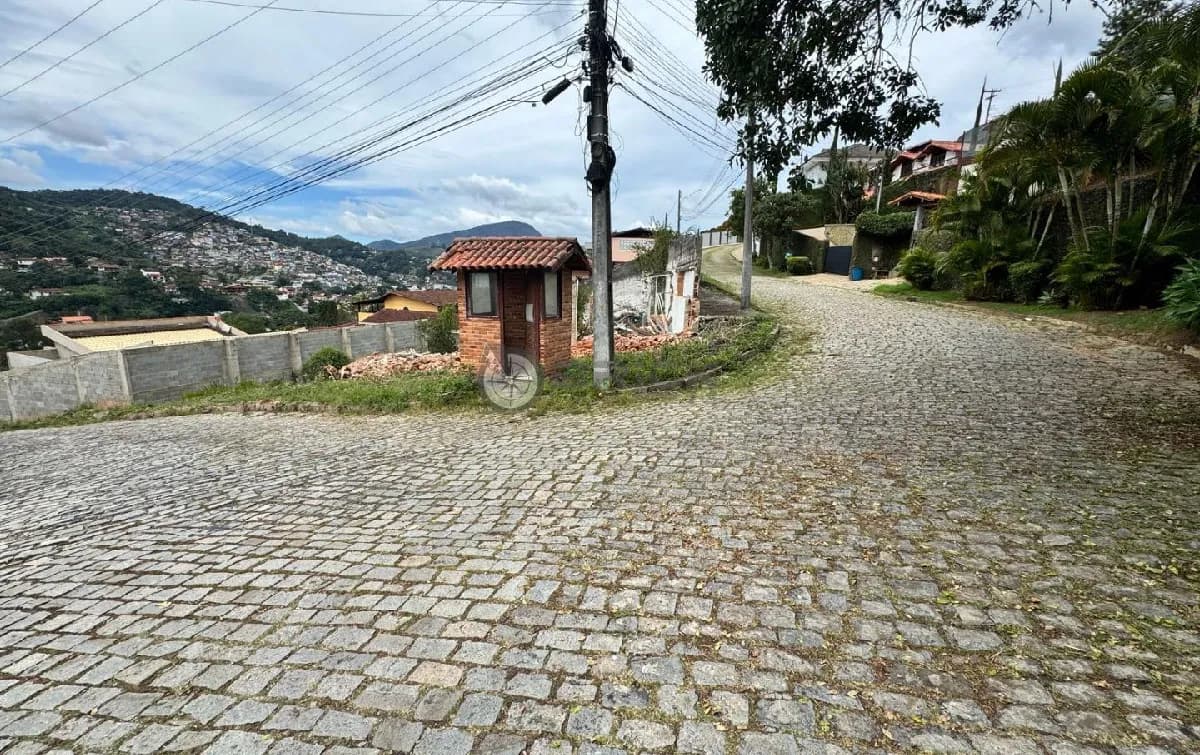 Terreno com 400 m² no bairro do Golfe - Teresópolis/RJ.