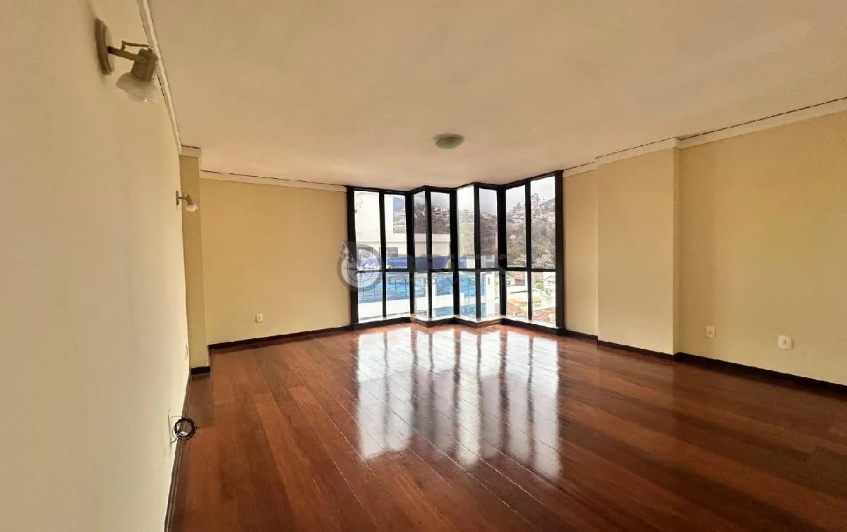 Apartamento com 3 quartos sendo 1 suíte, 92 m² na Várzea - Teresópolis/RJ.