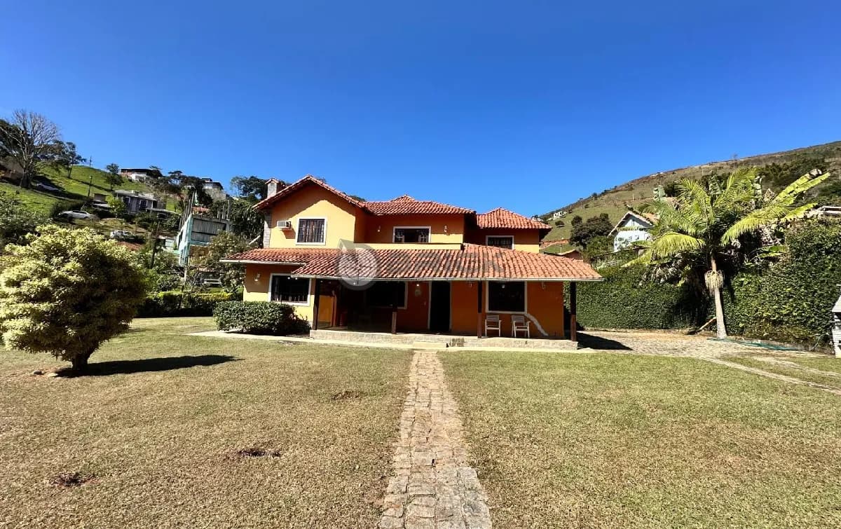 Casa para venda com 5 quartos sendo 3 suítes, 302 m² em Sebastiana - Teresópolis/RJ.
