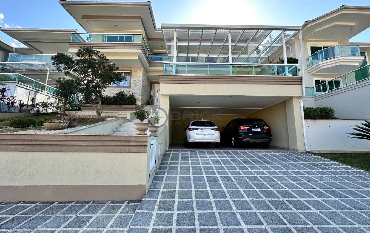 Casa com 4 suítes em condomínio no Panorama - Teresópolis/RJ.