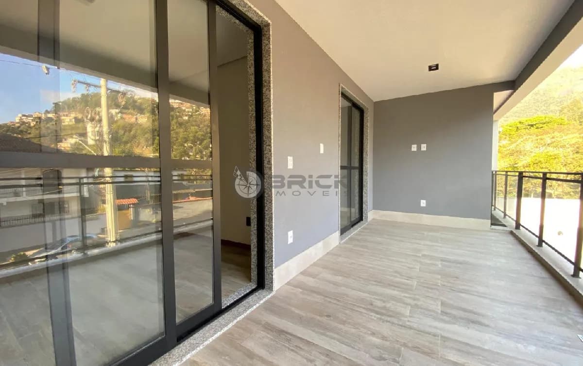 Apartamento à venda com 3 quartos sendo 1 suíte, 156.43 m² no Alto - Teresópolis/RJ.