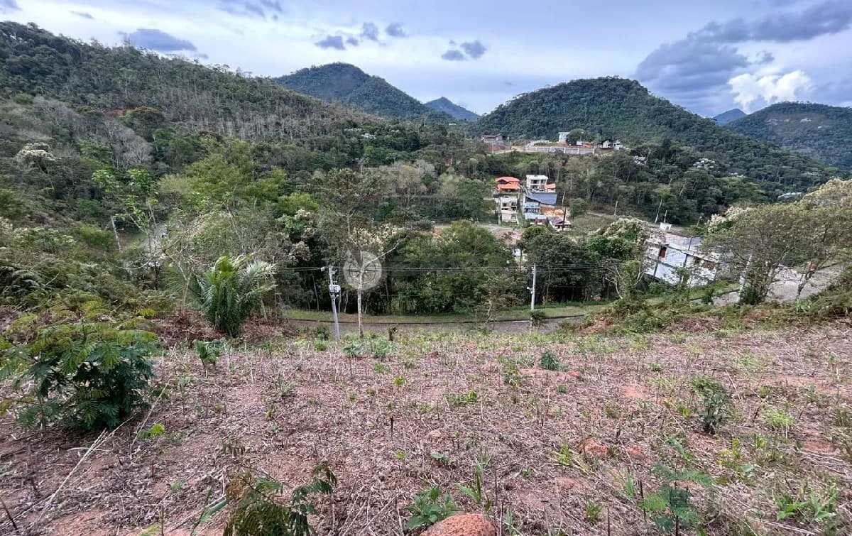 Terreno em condomínio à venda, 584 m² em Vargem Grande - Teresópolis/RJ.