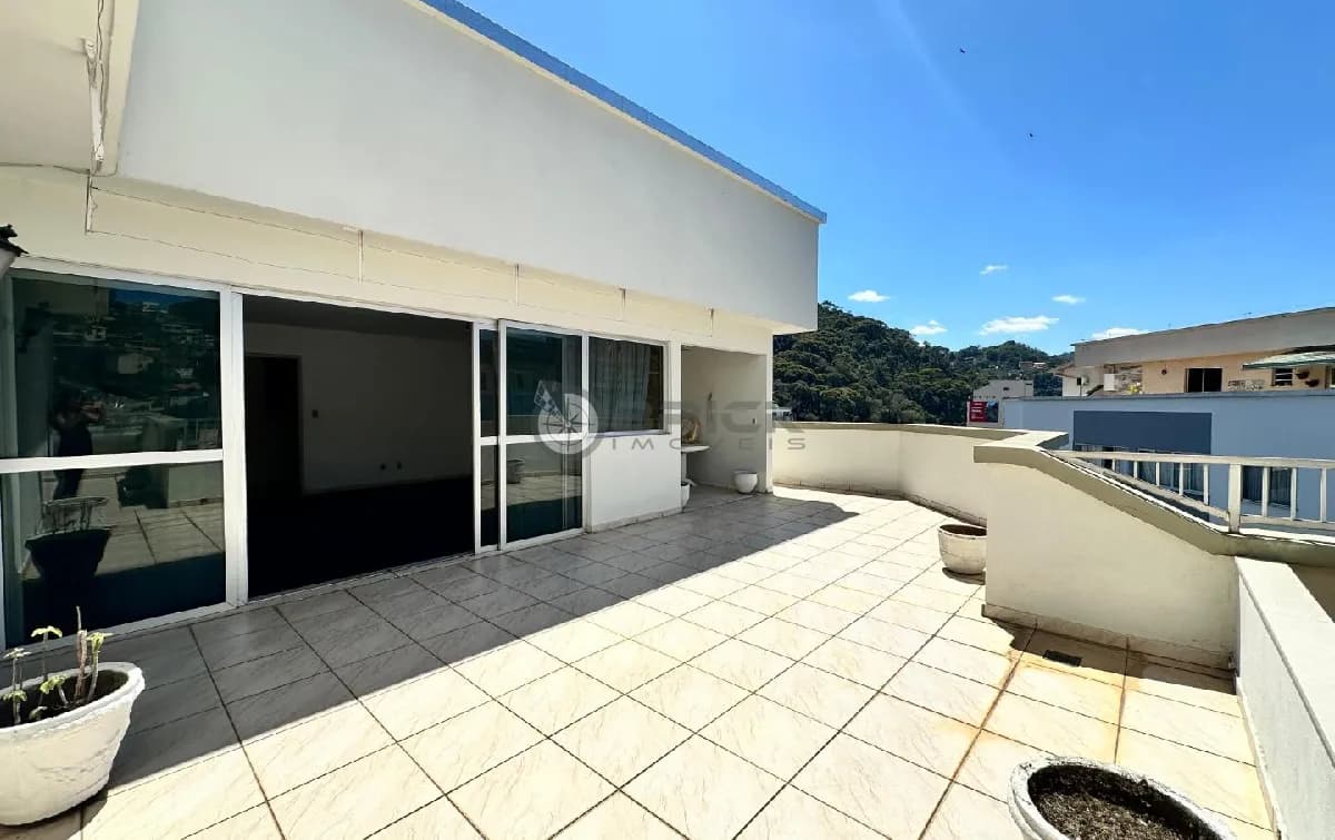 Cobertura à venda com 3 quartos sendo 2 suítes, 150 m² na Várzea - Teresópolis/RJ.
