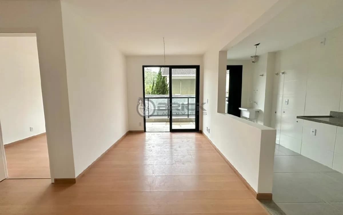 Apartamento à venda com 2 quartos sendo 1 suíte, 70m² na Várzea - Teresópolis/RJ.