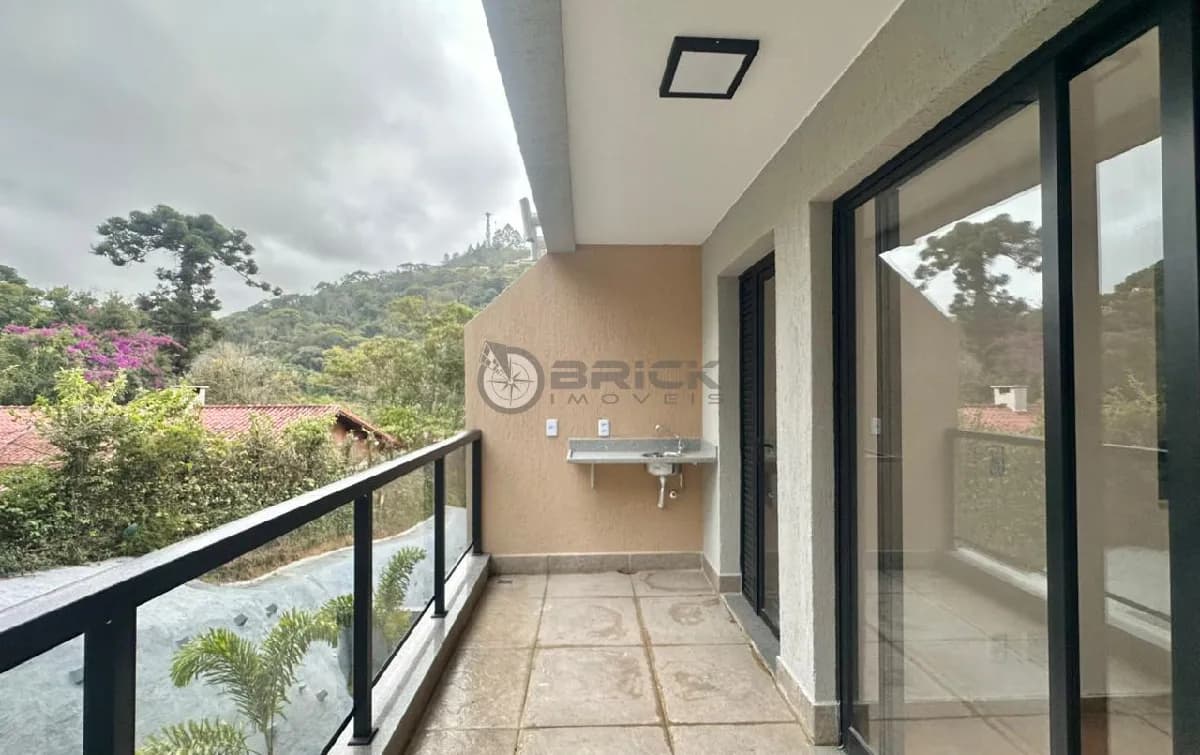 Apartamento à venda com 2 quartos sendo 1 suíte, 70 m² na Várzea - Teresópolis/RJ.