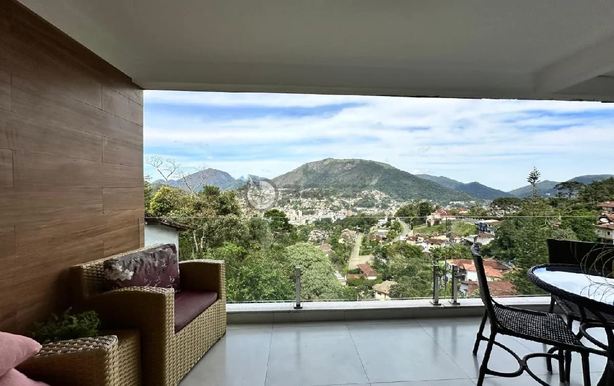 Casa à venda com 3 suítes, 390 m² no Parque Do Ingá - Teresópolis/RJ.