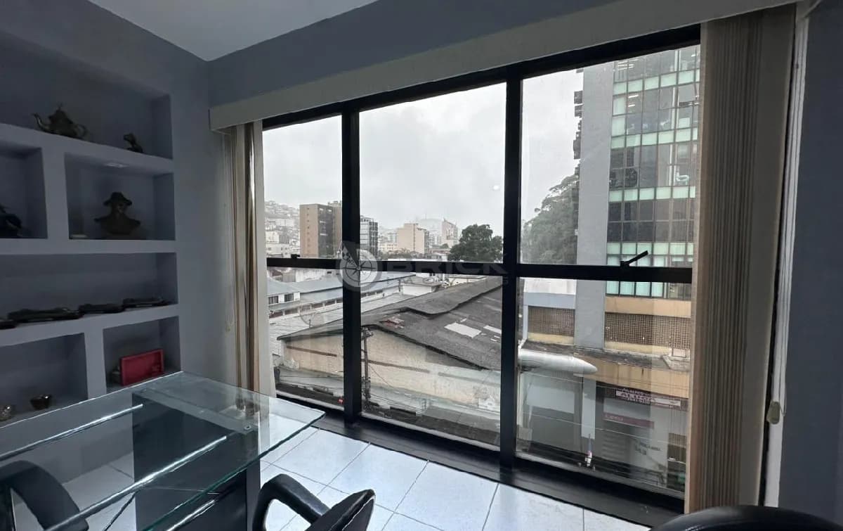 Sala à venda,  42.84 m² na Várzea - Teresópolis/RJ.
