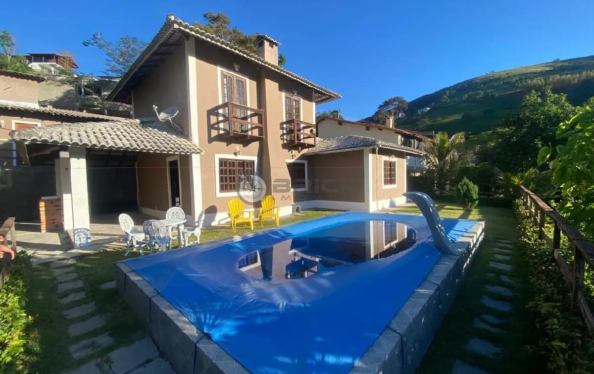Casa à venda com 3 quartos, 213.11 m² em Sebastiana - Teresópolis/RJ.