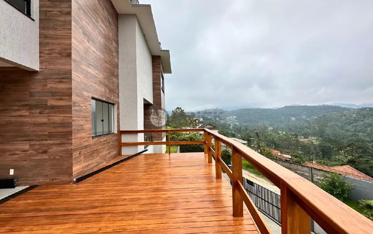 Casa à venda  em condomínio com 3 quartos, 116 m² no Golfe - Teresópolis/RJ.
