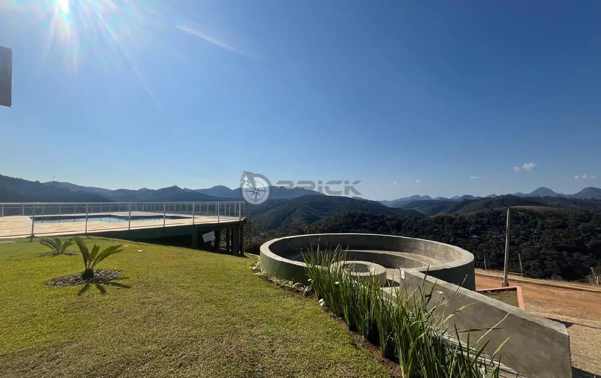 Terreno em condomínio à venda, 490 m² em Pessegueiros - Teresópolis/RJ.