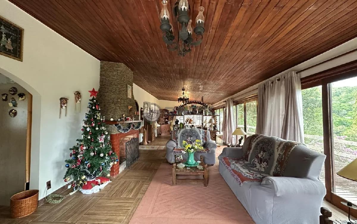 Casa fora de condomínio à venda com 3 quartos sendo 1 suíte, 201.5 m² em Albuquerque - Teresópolis/RJ.