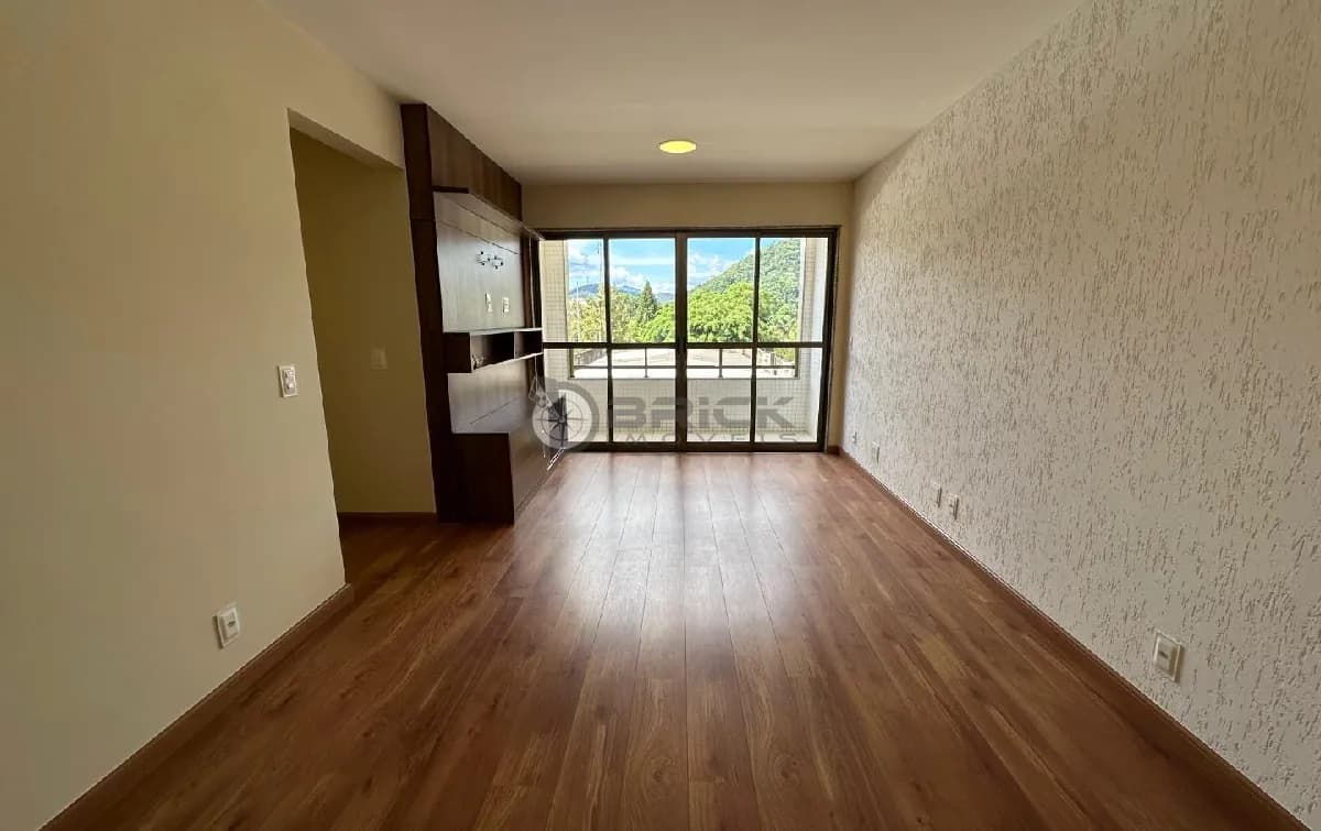 Apartamento à venda com 2 quartos sendo 1 suíte, 69 m² no Alto - Teresópolis/RJ.