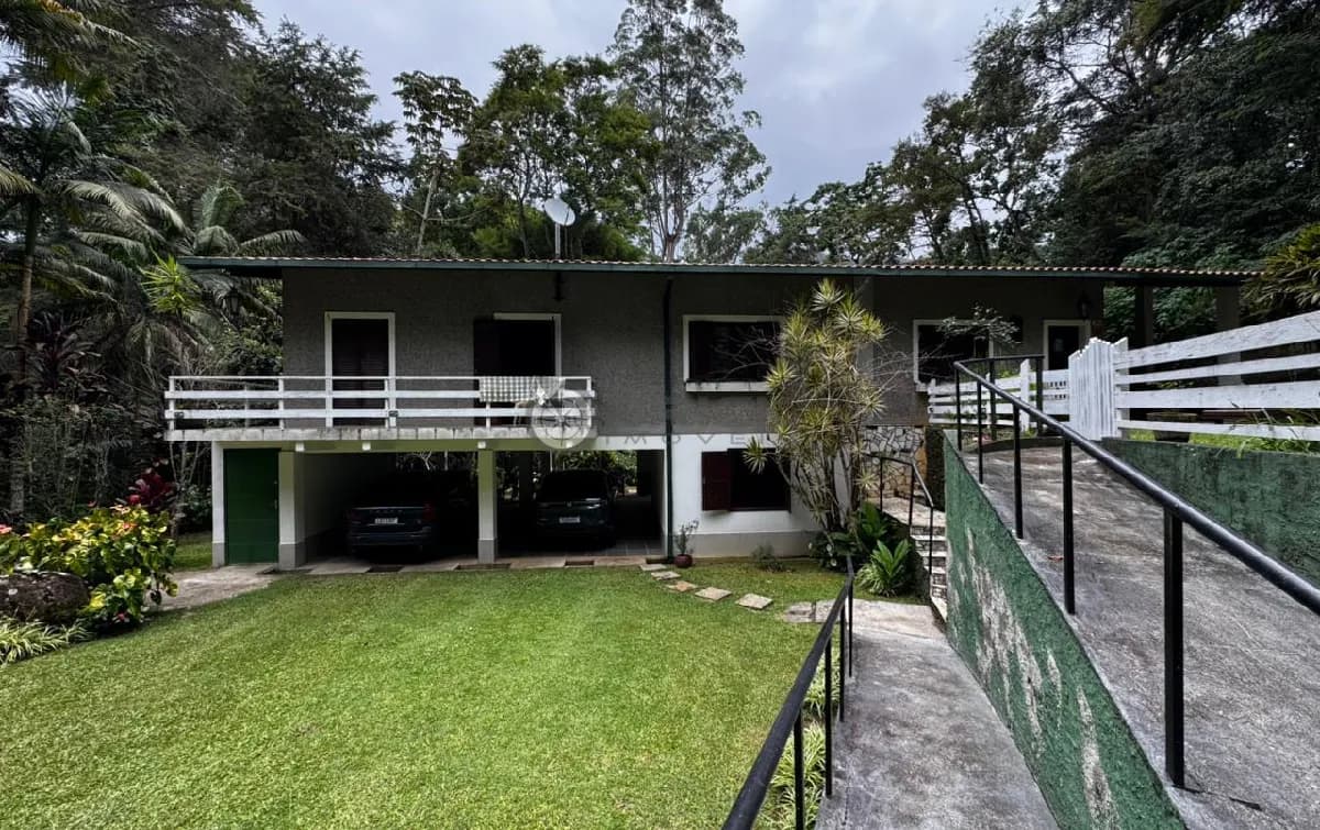 Casa à venda com 4 quartos sendo 3 suítes,186.2 m² em Quebra Frascos - Teresópolis/RJ.