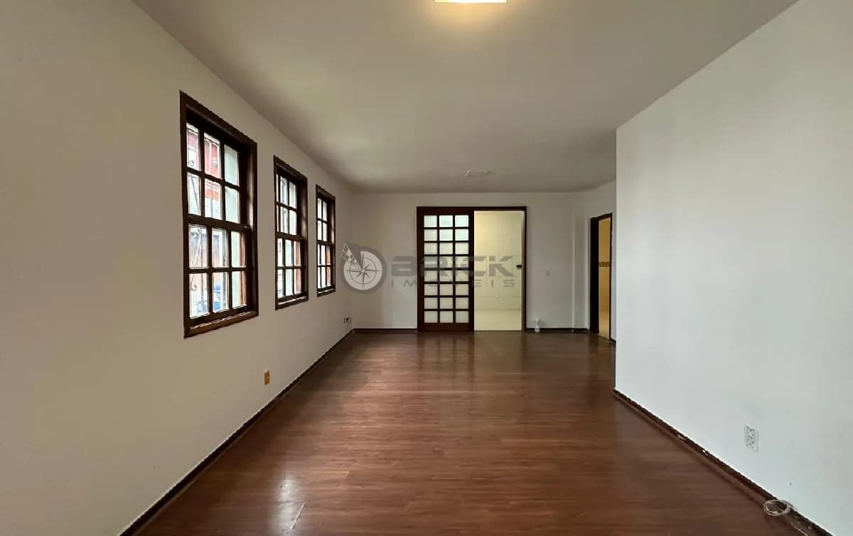Casa à venda com 4 quartos sendo 1 suíte, 123.76 m² no Alto - Teresópolis/RJ.