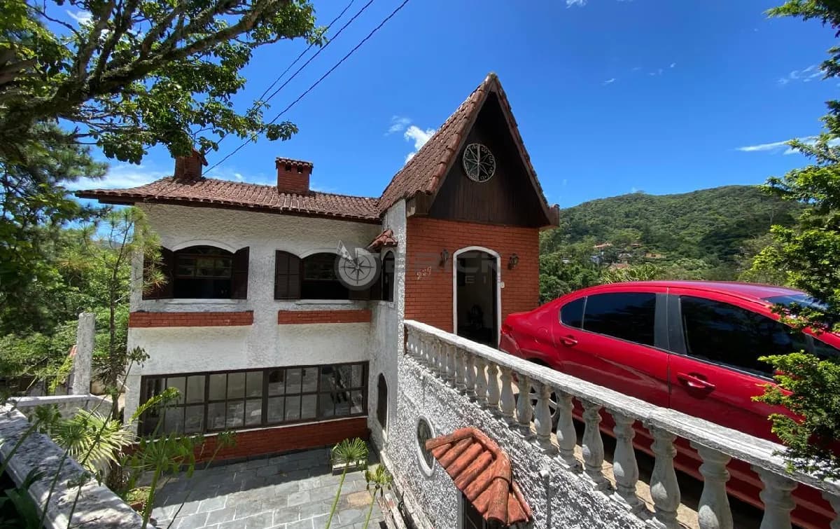 Casa à venda com 4 quartos, 310 m² no Comary) - Teresópolis/RJ.