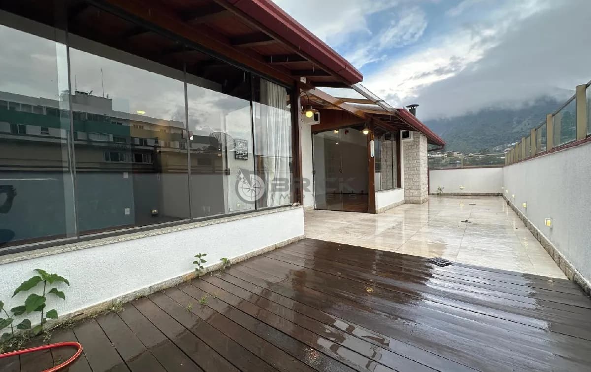 Cobertura à venda com 2 quartos sendo 1 suíte + dependência, 124.28 m² no Alto - Teresópolis/RJ.