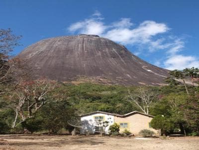 Fazenda em Vista Alegre (FA0001)