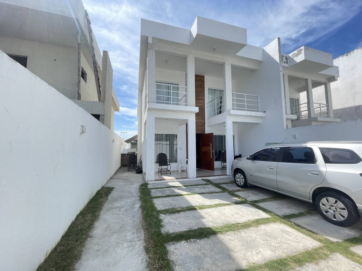Casa duplex, 4 quartos s/ 3 suítes - Novo Portinho