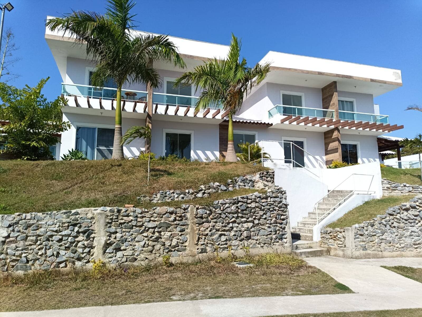 Casa com 2 quartos em condomínio no Peró - Cabo Frio RJ