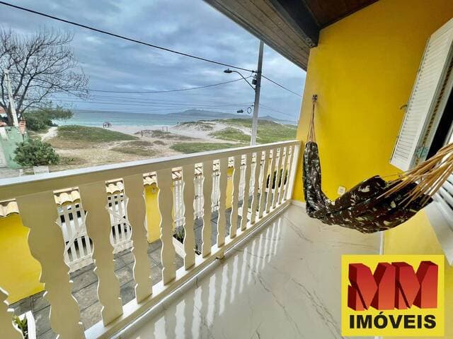 Casa Duplex em Condomínio Bairro Montes Brancos Cabo Frio