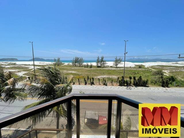 Lindo apartamento reformado de frente para o mar.