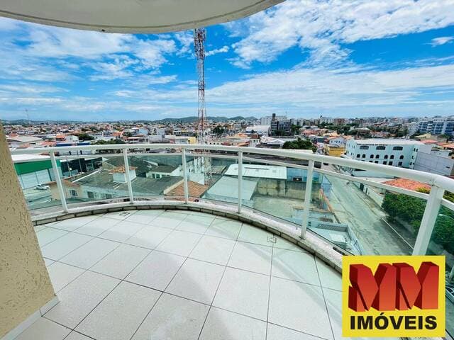 Cobertura ampla em condomínio com piscina no Braga.