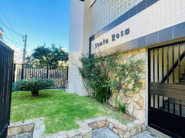 Apartamento com 196m² a duas quadras da Praia do Forte