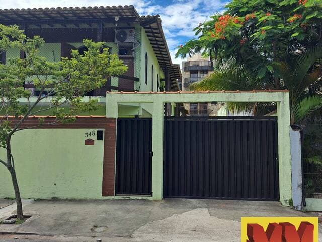 Casa duplex em condomínio no bairro Passagem em Cabo Frio