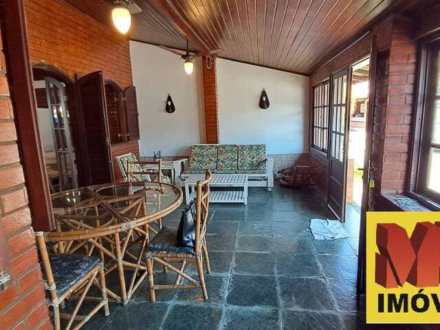 Casa Linear em Condomínio Próxima à Lagoa e do Shopping em Cabo Frio