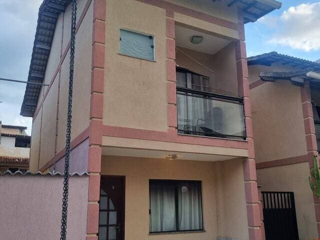Casa duplex em condomínio no Jardim Flamboyant à venda em Cabo Frio